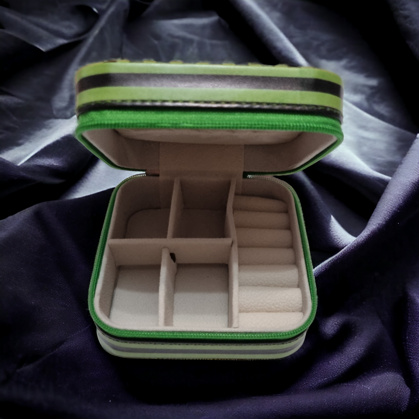 Beetlejuice-Themed Mini Travel Jewellery Box - Elevate Your Style