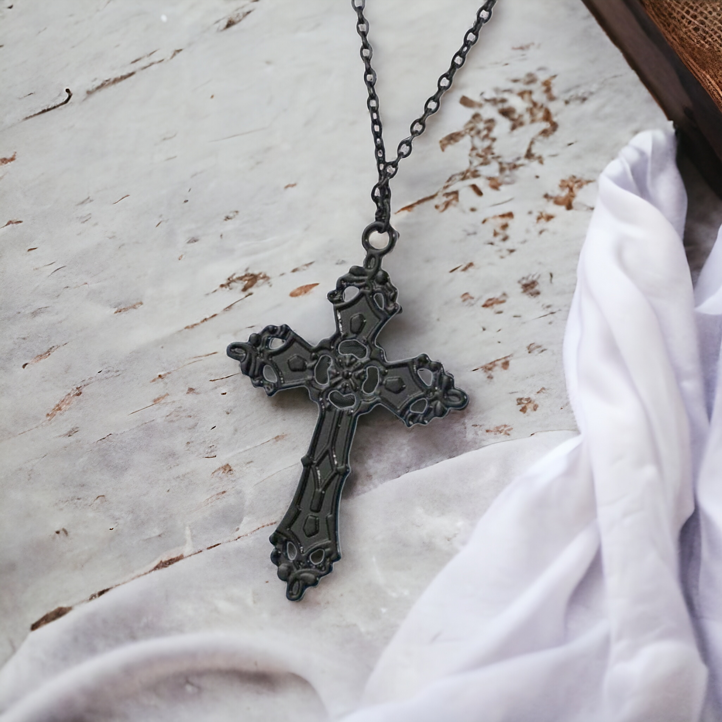 Gothic Black Cross Detail Necklace – A Darkly Elegant Statement