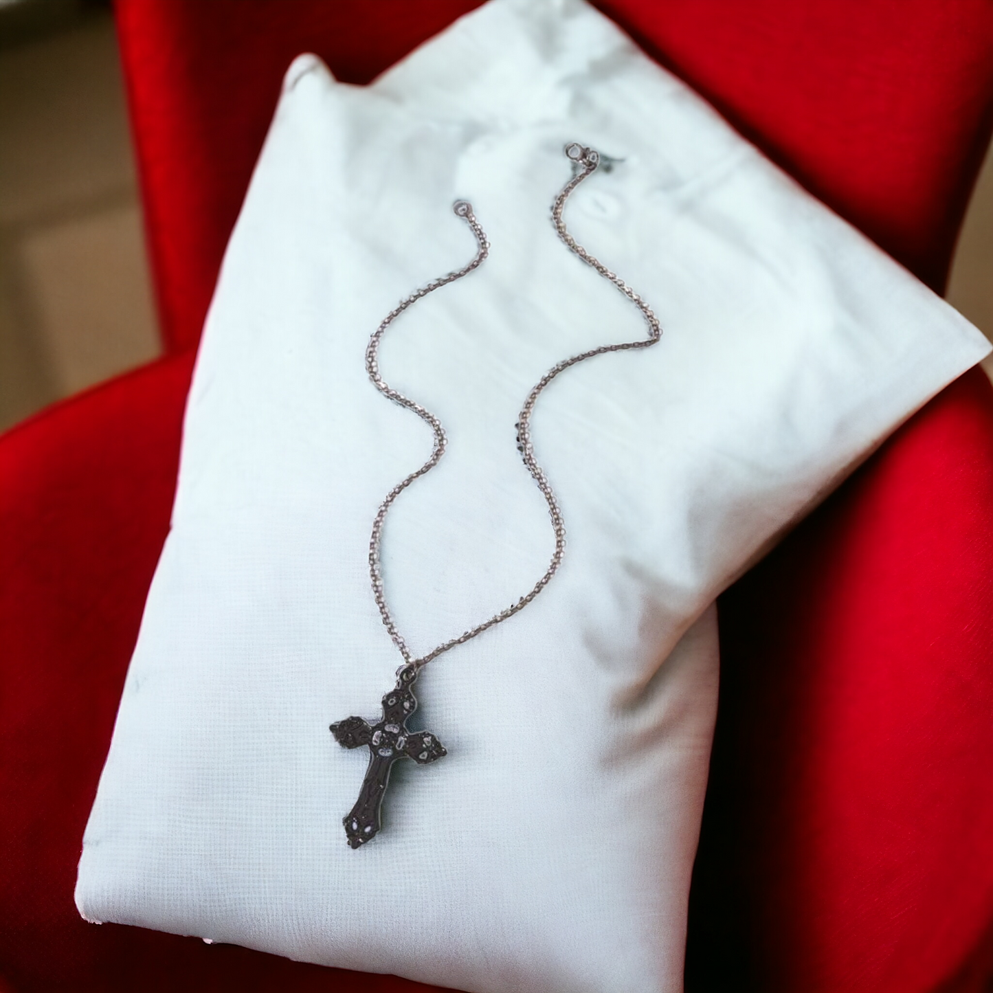 Gothic Black Cross Detail Necklace – A Darkly Elegant Statement