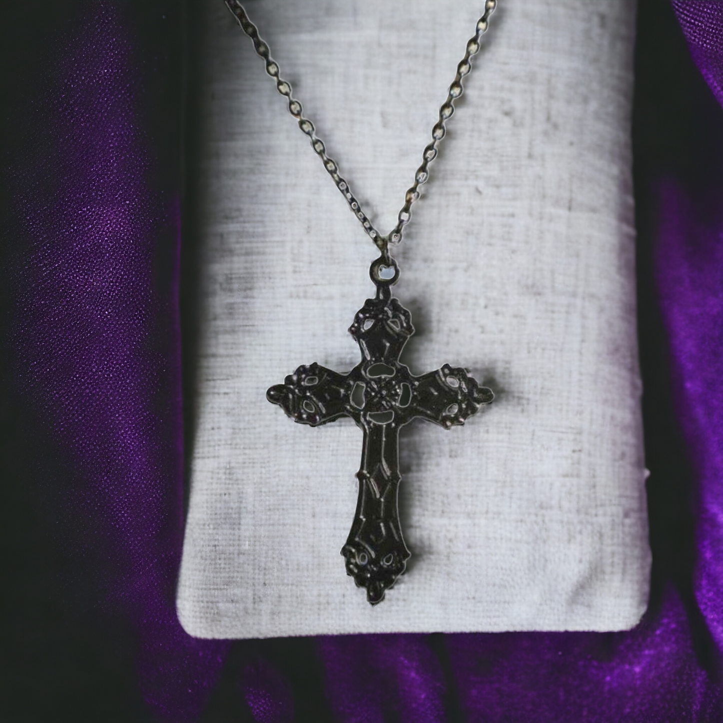 Gothic Black Cross Detail Necklace – A Darkly Elegant Statement