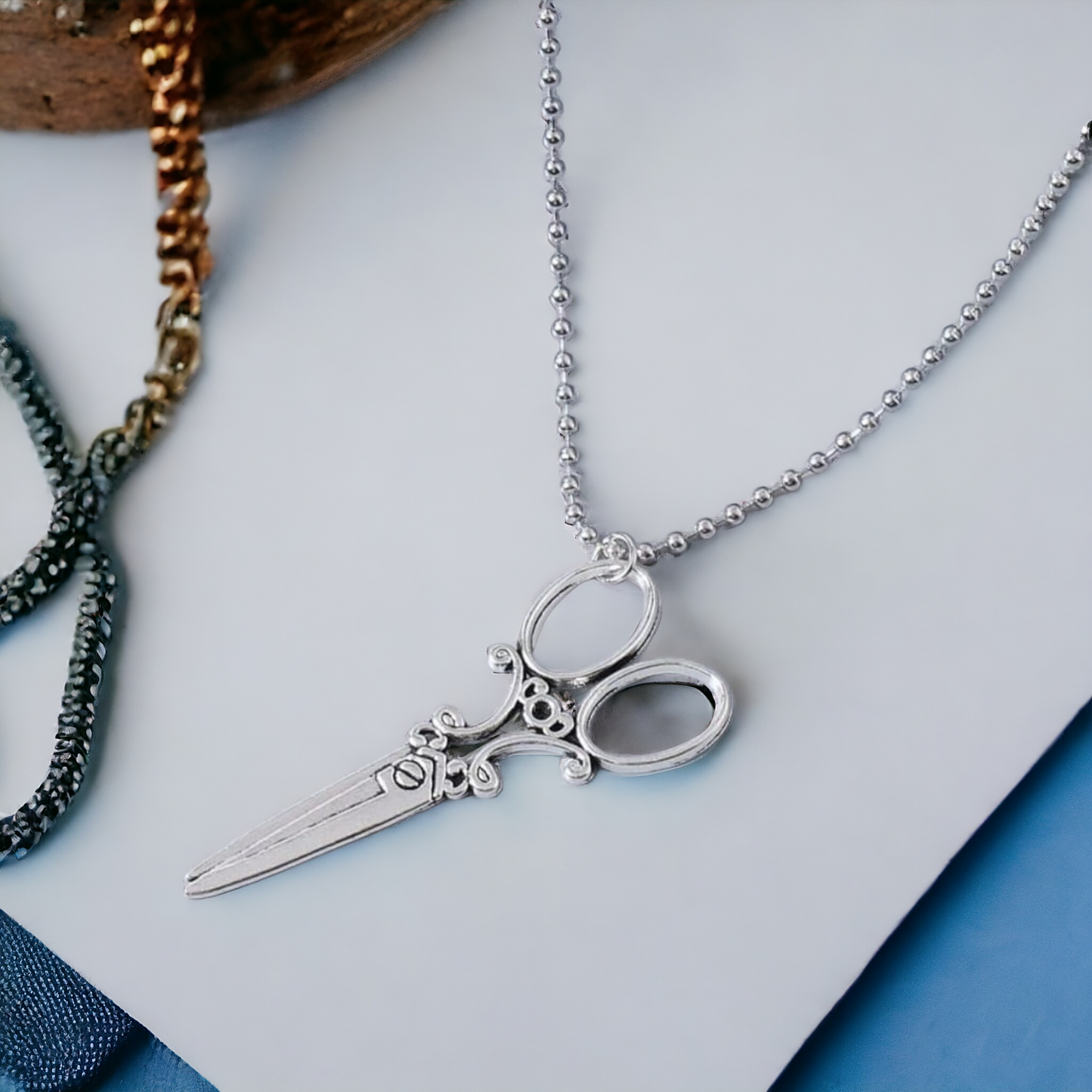 Scissors Shaped Alloy Pendant Necklace - Quirky Fashion Style