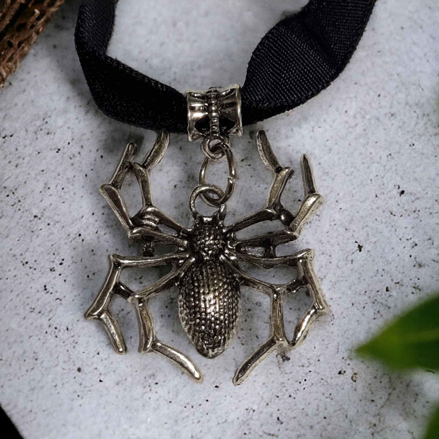 Spider Pendant Choker – Embrace the Dark Elegance