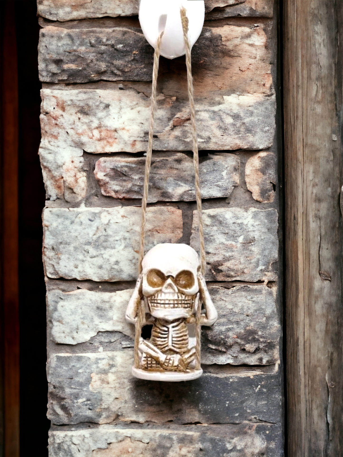 Small Hanging Skeleton Skull - A Must-Have For Enthusiasts Of Unconventional Décor