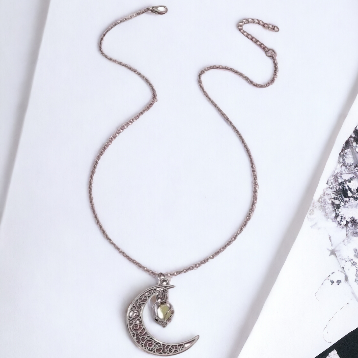 Enchanting Glow-In-The-Dark Moon Charm Necklace – Illuminate Your Style
