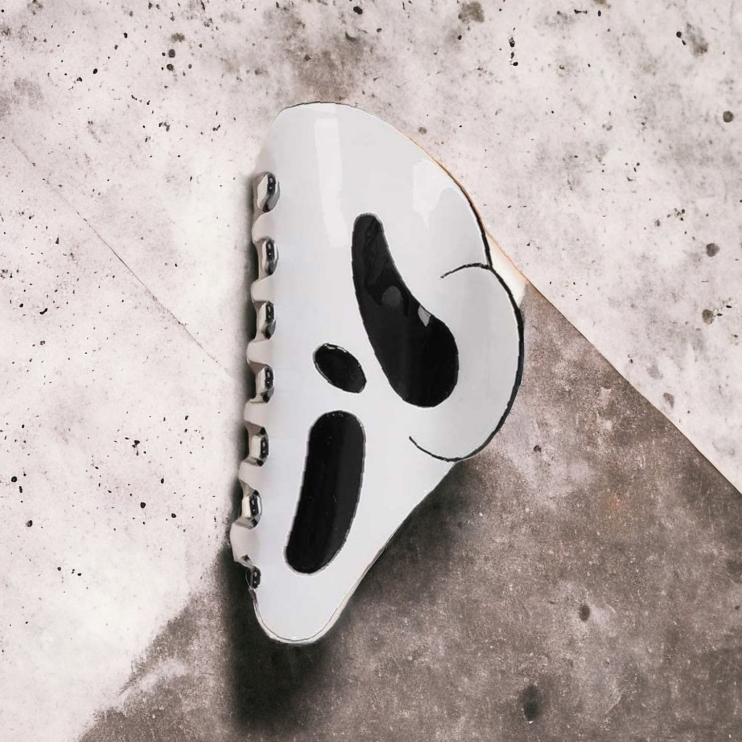Ghost Hair Clip – Horror-Inspired Accessory for Fans of the Scream Franchise