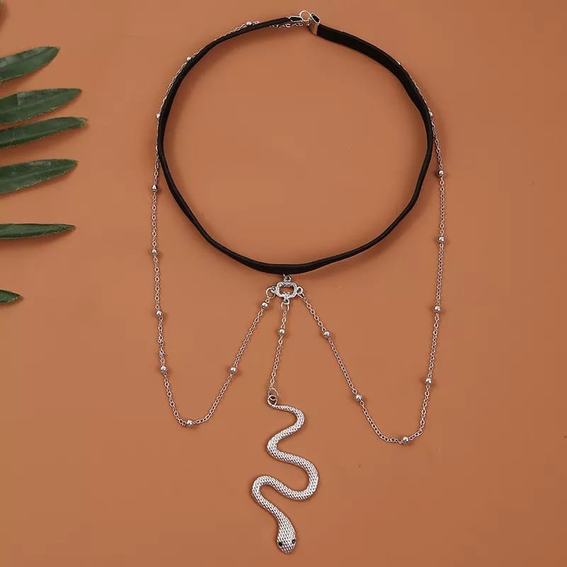 Gothic Styled Snake Detailed Thigh Chain - Designed for alternative fashion lovers