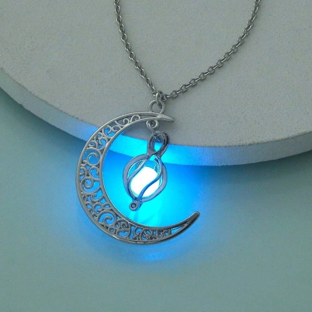 Enchanting Glow-In-The-Dark Moon Charm Necklace – Illuminate Your Style