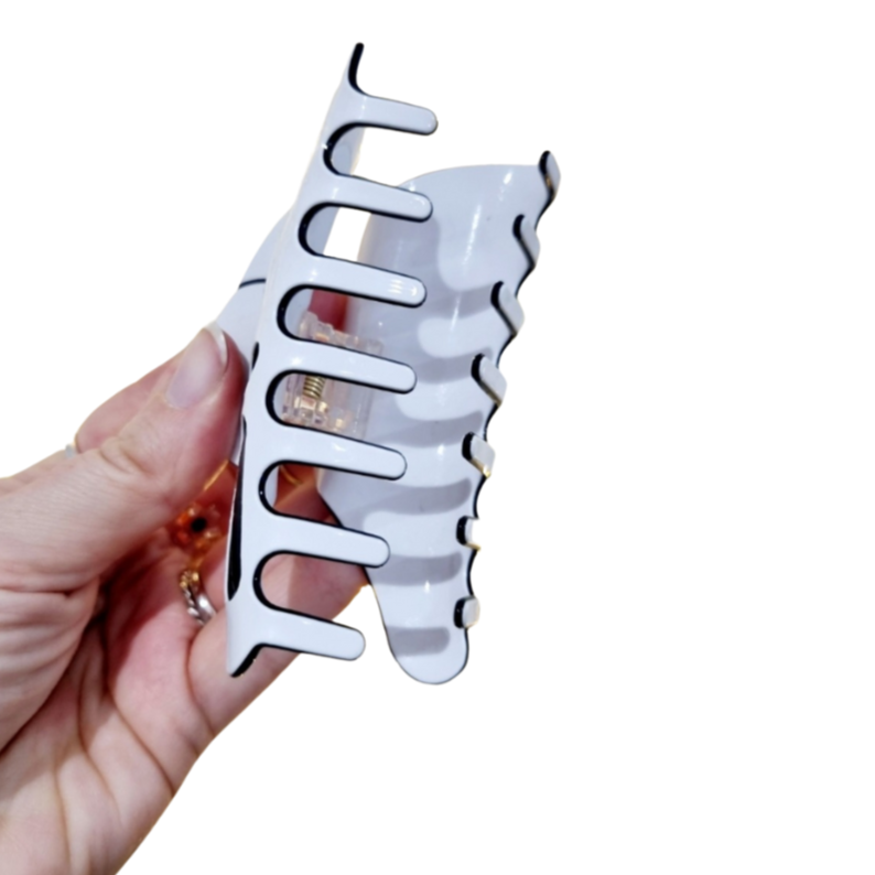 Ghost Hair Clip – Horror-Inspired Accessory for Fans of the Scream Franchise