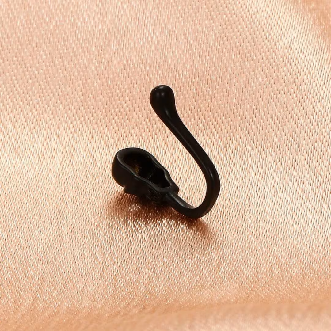 Skull Shaped Clip-On Nose Ring - Perfect For Gothic And Alternative Styles