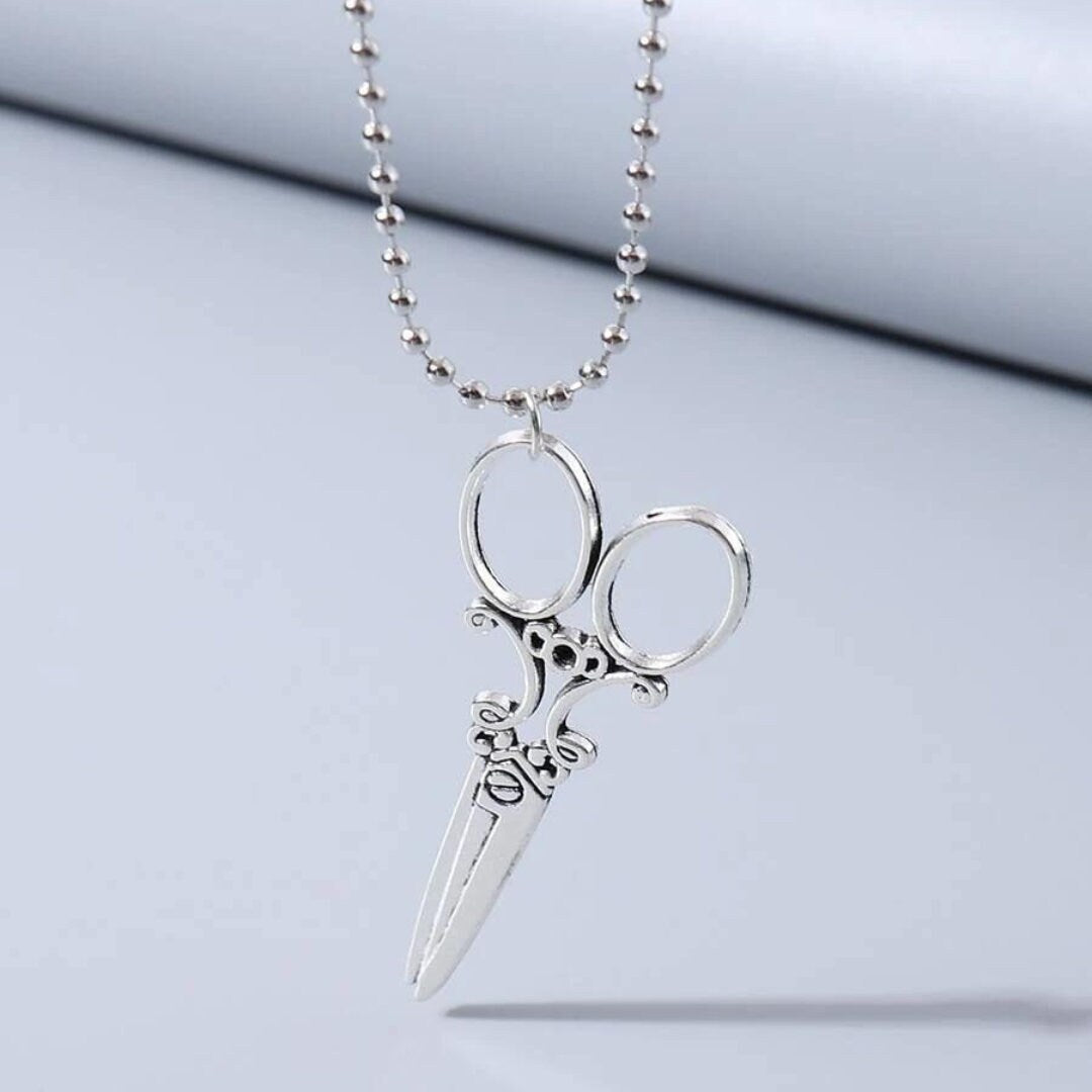 Scissors Shaped Alloy Pendant Necklace - Quirky Fashion Style
