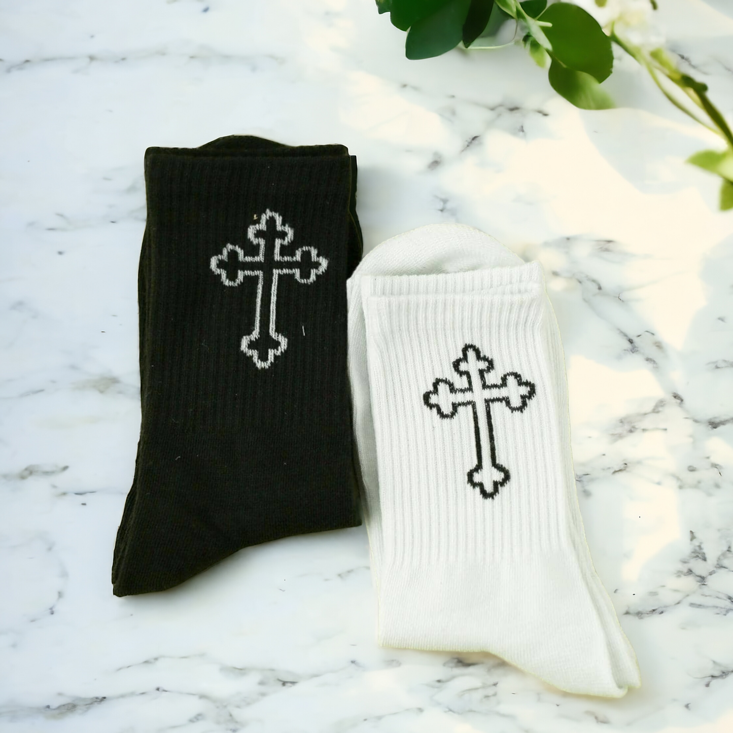 2 Pairs Women's Cross Pattern Fashion Crew Socks