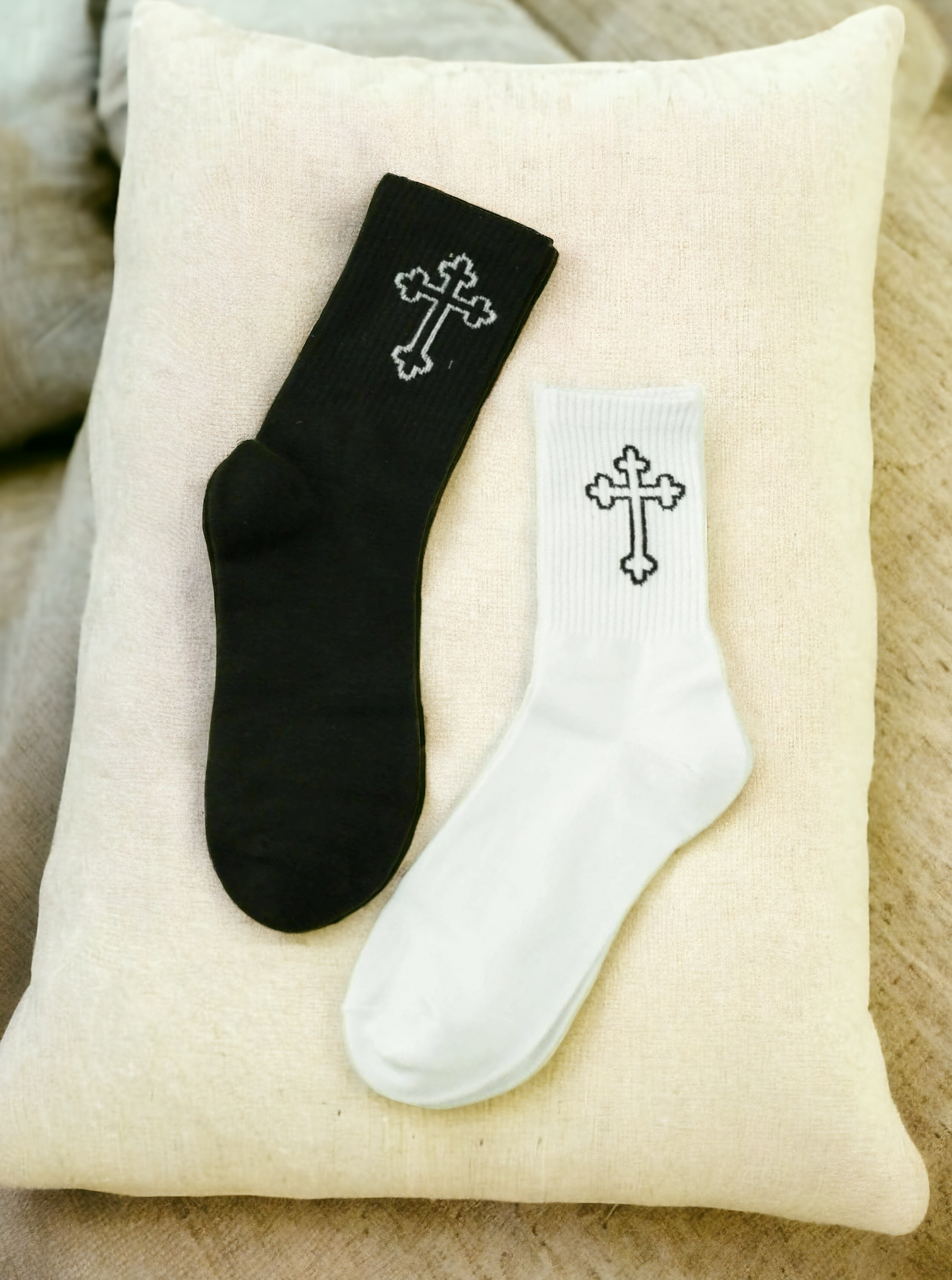 2 Pairs Women's Cross Pattern Fashion Crew Socks